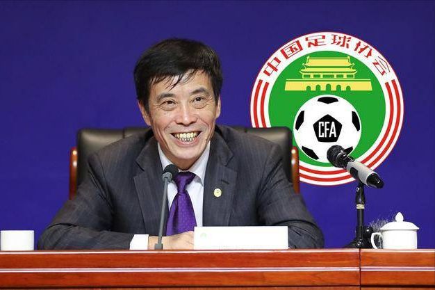 美女脱掉内裤和胸罩